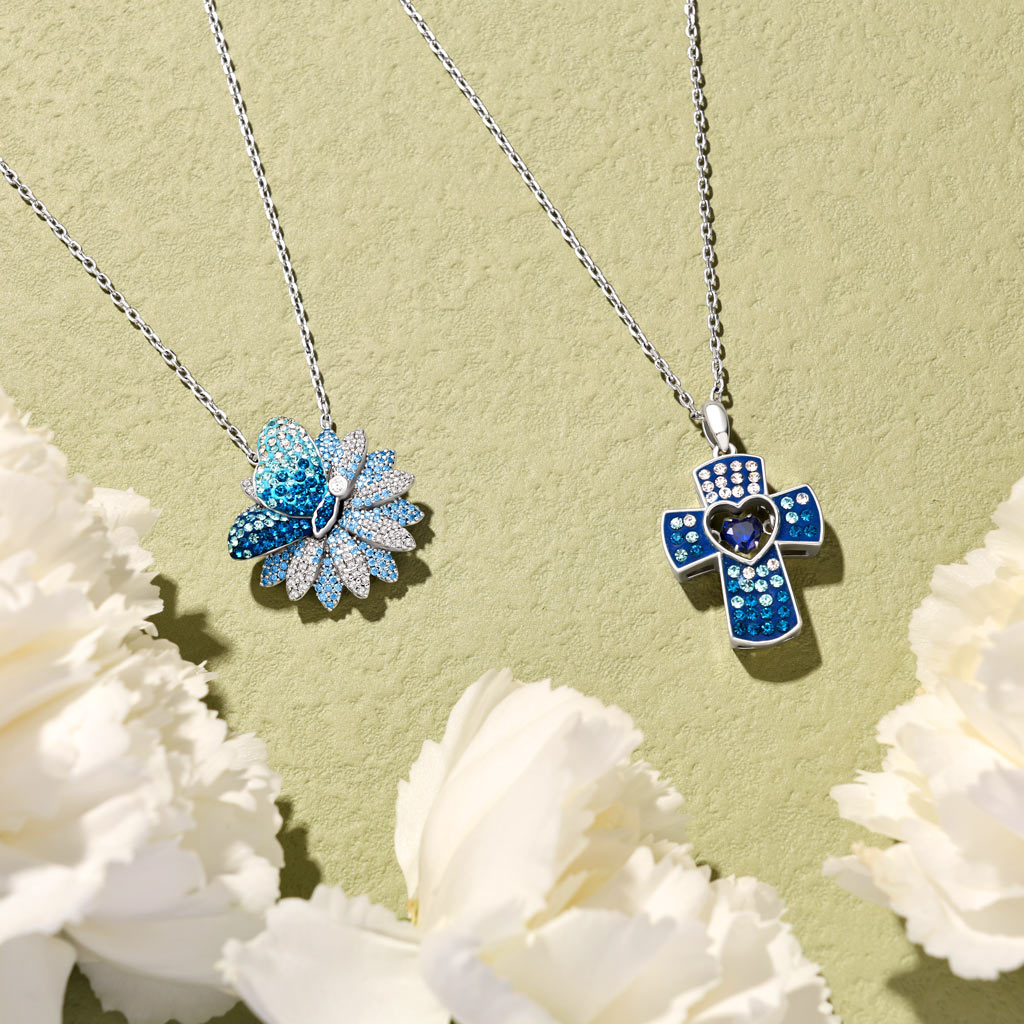 Butterfly Daisy Pendant Necklace image number 4