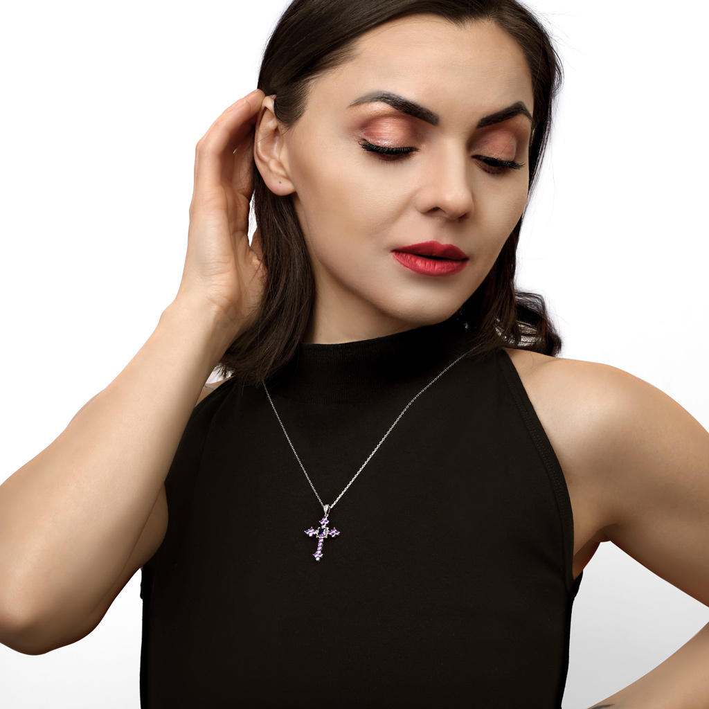 Elegant Vintage Cross Necklace image number 4