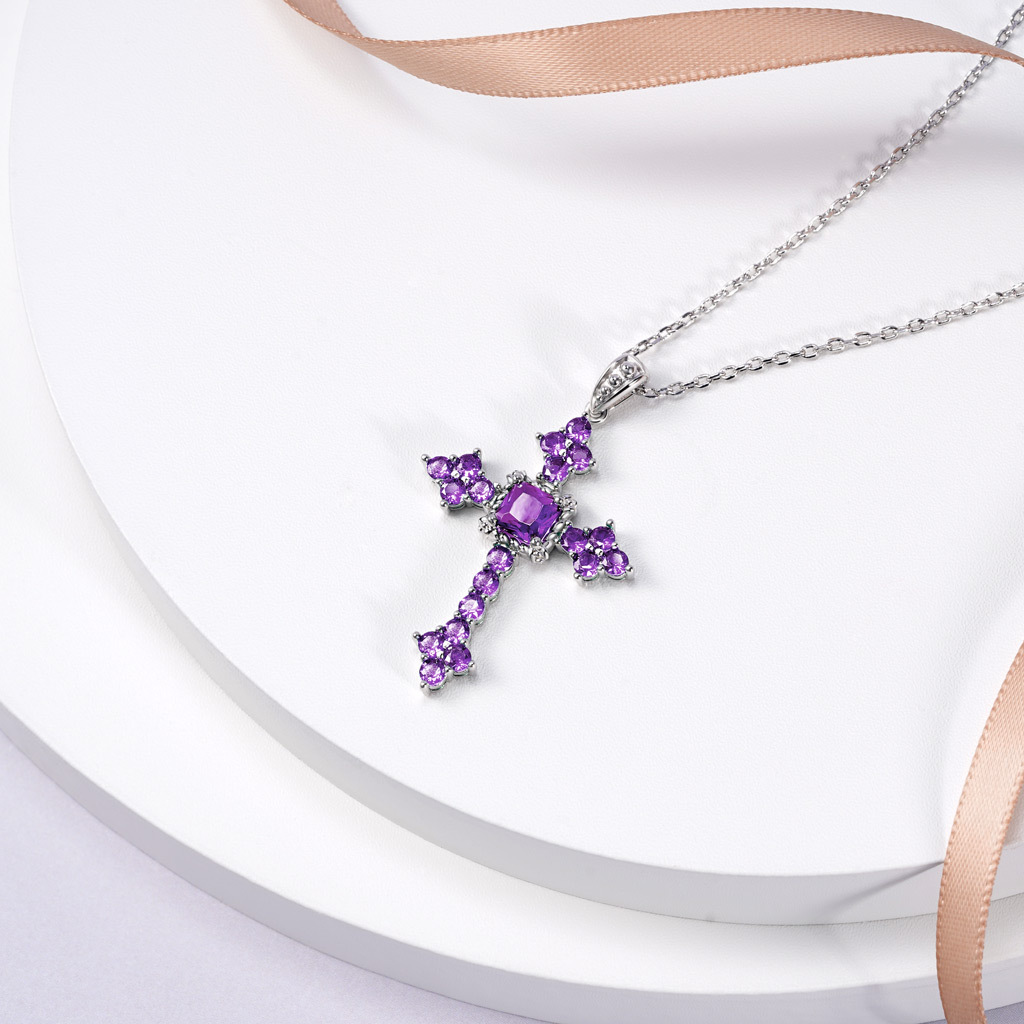 Elegant Vintage Cross Necklace image number 3