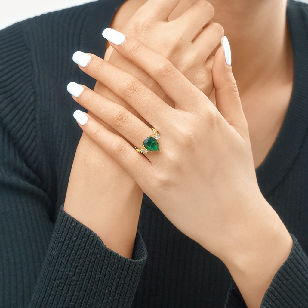 Pear-cut Emerald Three-stone Ring image number 4