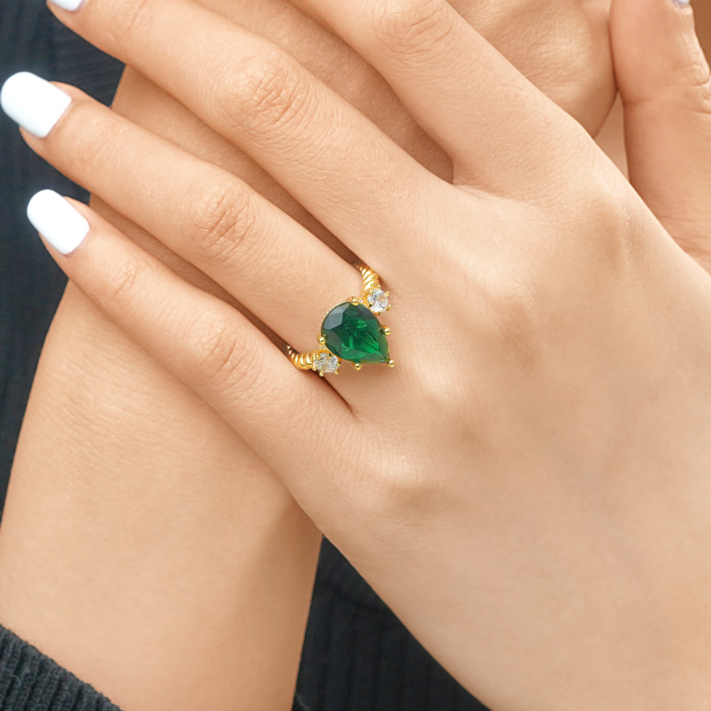 Pear-cut Emerald Three-stone Ring image number 5