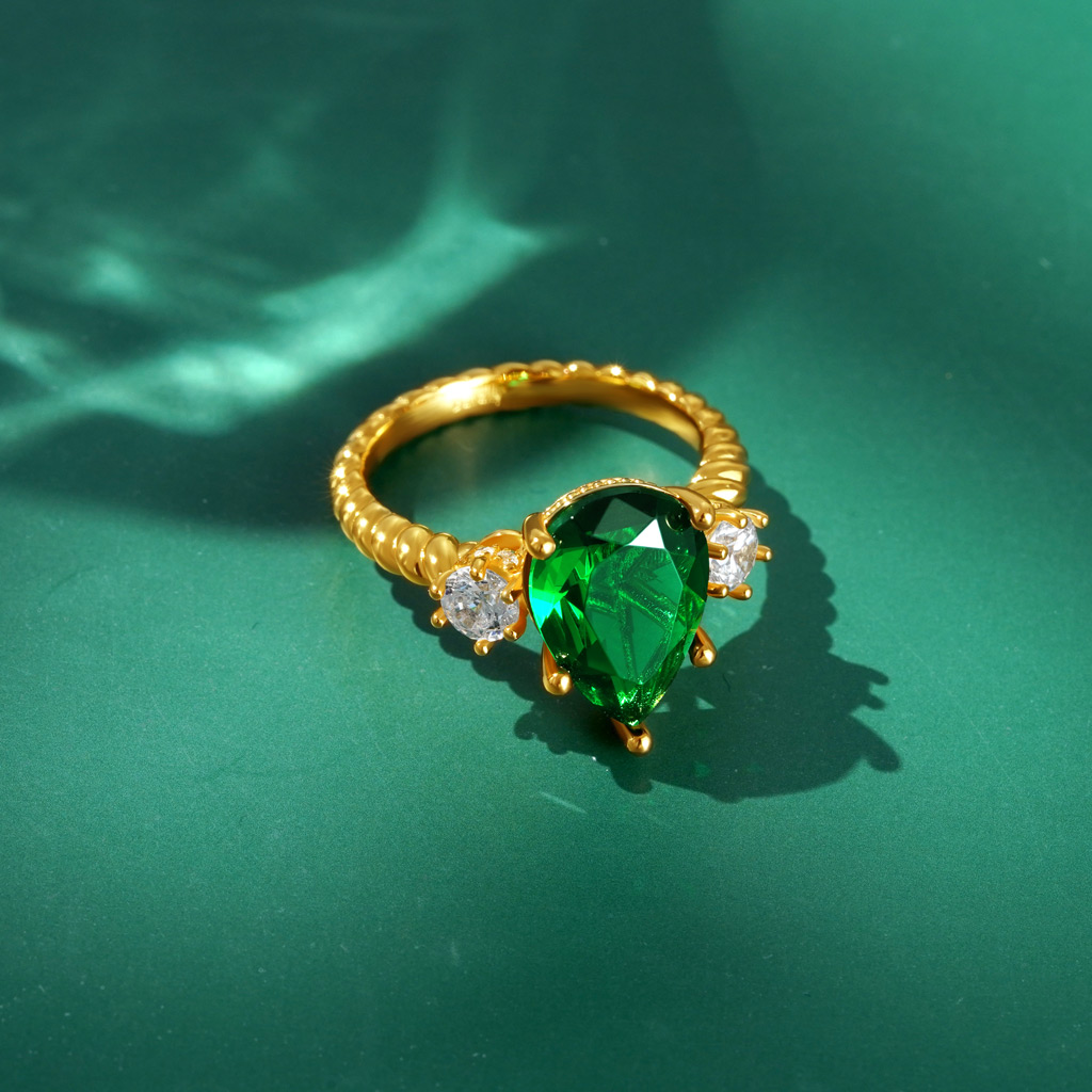 Pear-cut Emerald Three-stone Ring image number 3