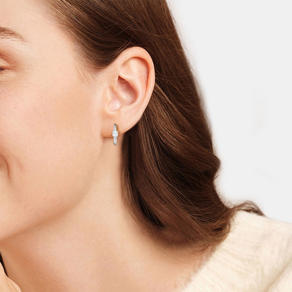 Twisted C-hoop Earrings image number 4