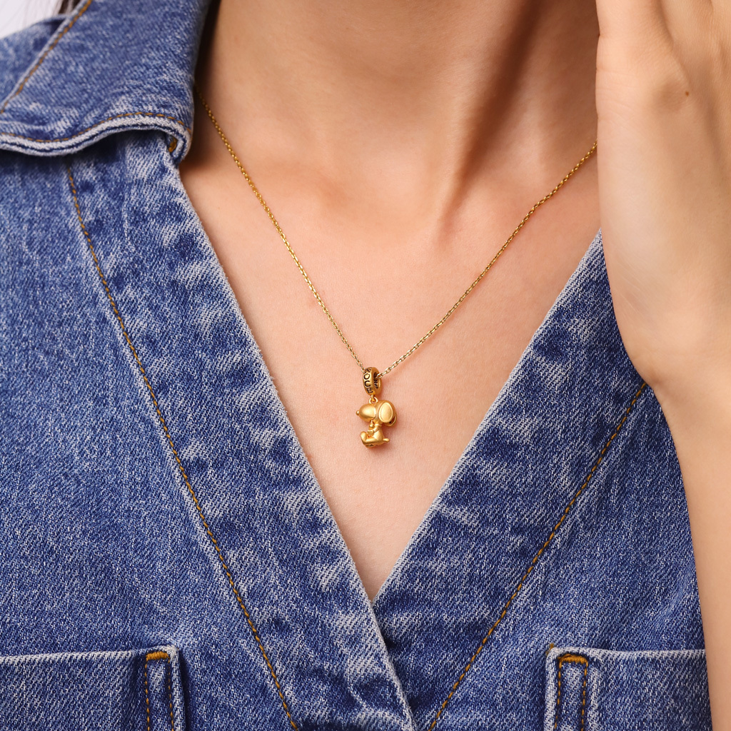 18k Gold Snoopy Hugging Woodstock Pendant image number 3
