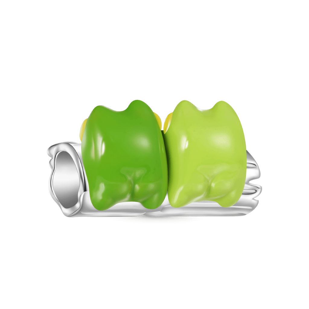 Frogs in Love Charm image number 1
