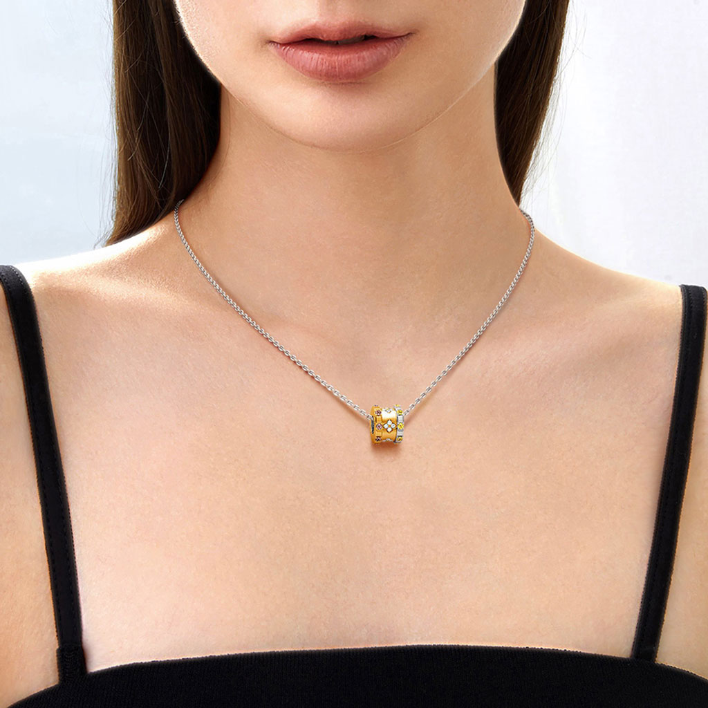 Lucky Four-leaf Clover Drum Necklace image number 2