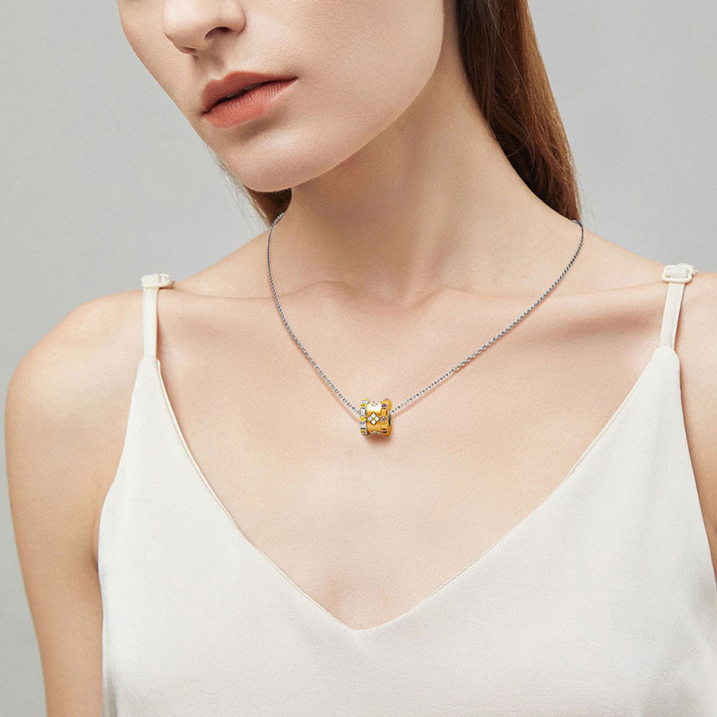 Lucky Four-leaf Clover Drum Necklace image number 3