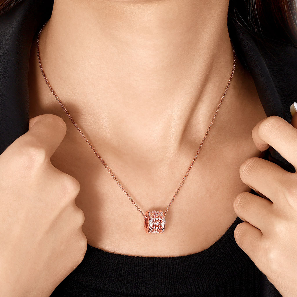 Vintage Cross Twisted Drum Necklace image number 4