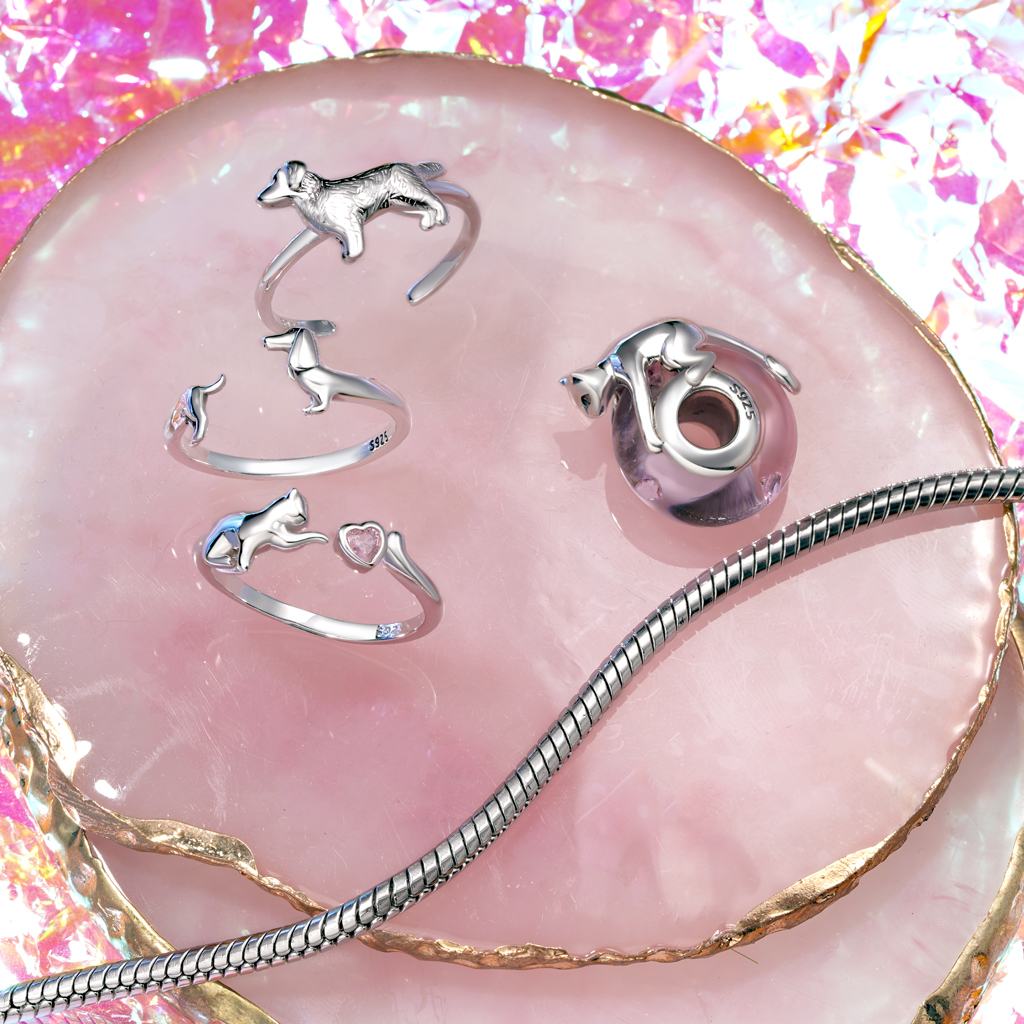 Cat Lying on Pink Glass Charm image number 1