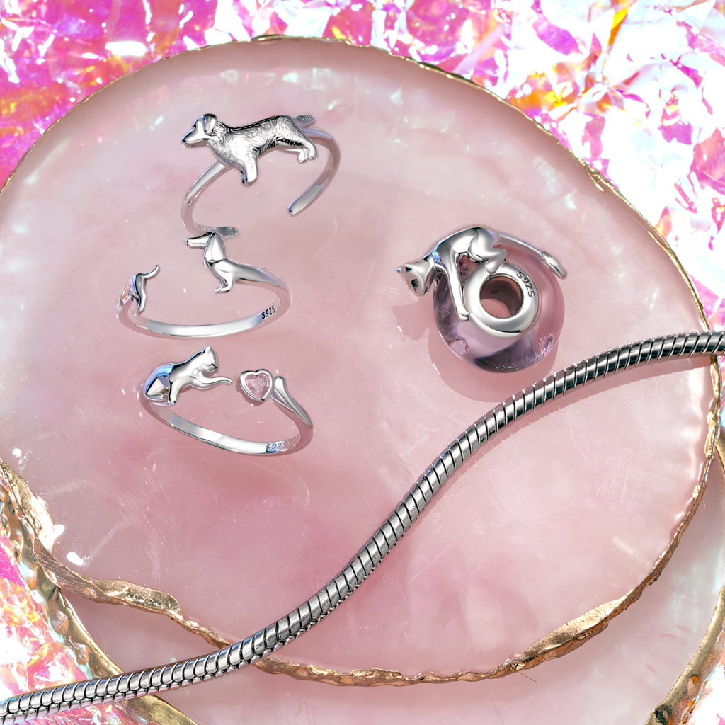 Cat Lying on Pink Glass Charm image number 1