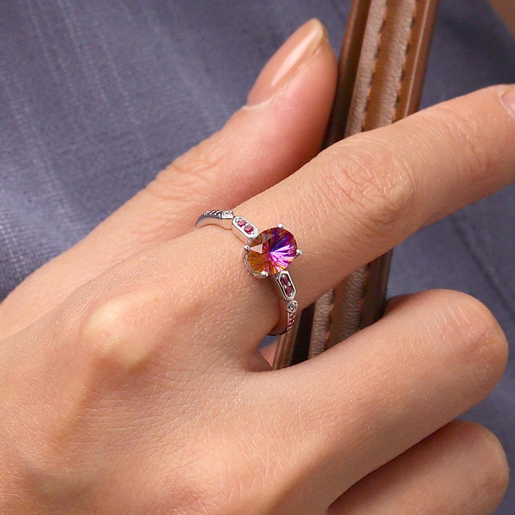 Egg-shaped Diamond Promise Ring image number 4