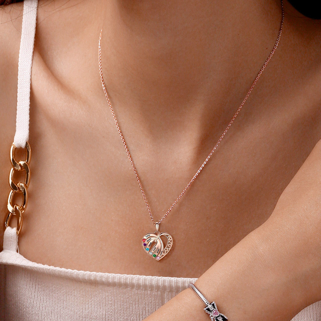 Family Name 'MOM' Heart Necklace image number 7