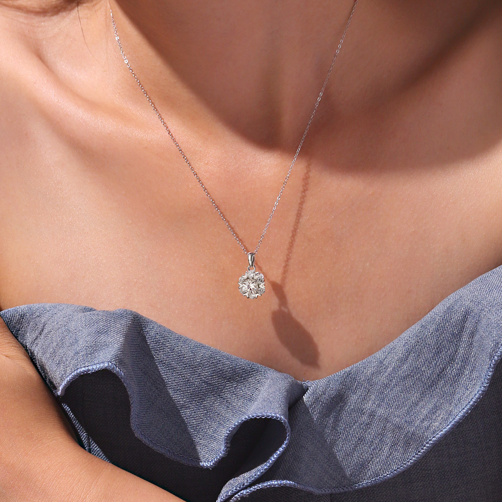 1Ct VVS Moissanite Snowflake Necklace image number 5