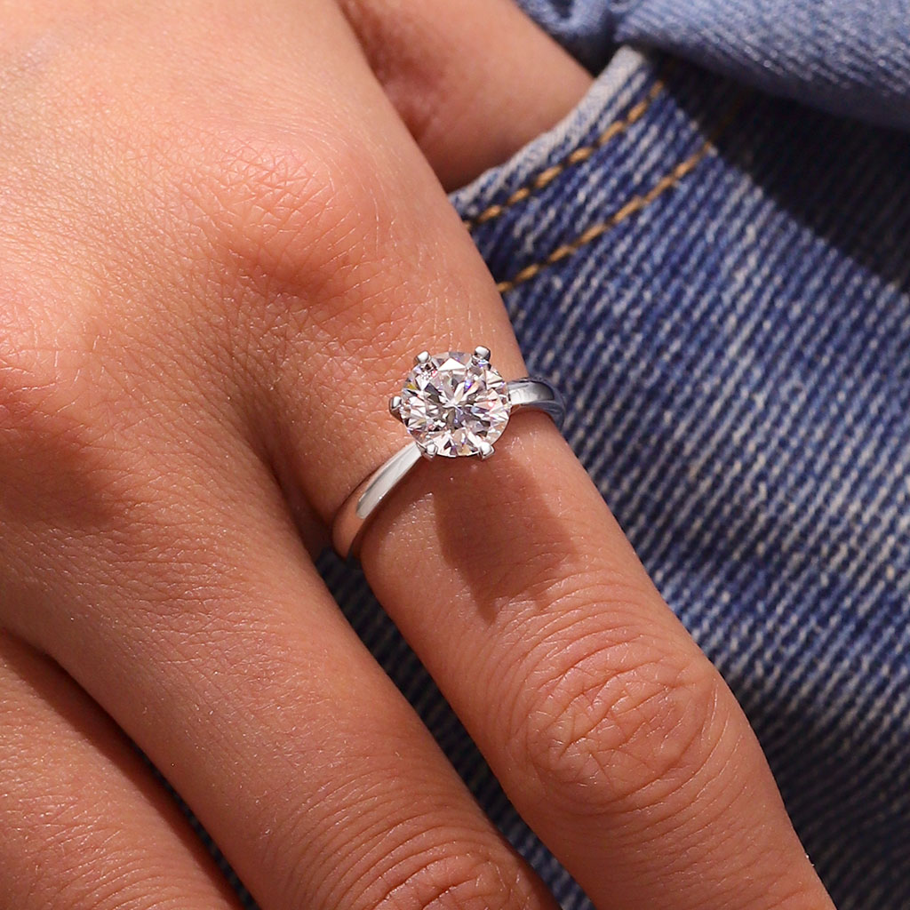 Classic 2CT Halo Moissanite Engagement Ring image number 4