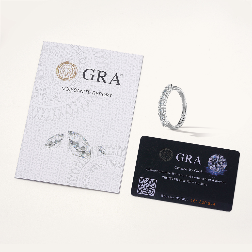 Shiny VVS Moissanite Band Ring image number 3