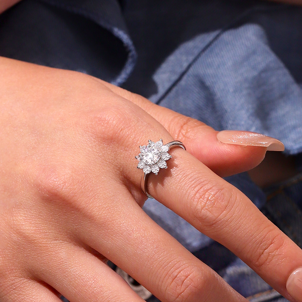 1ct D Color VVS Moissanite Snowflake Ring image number 5