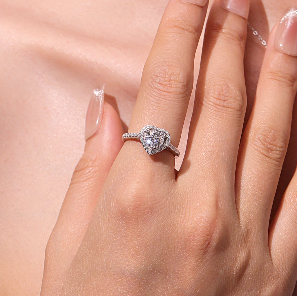 Brilliant Hearts VVS Moissanite Engagement Ring image number 5