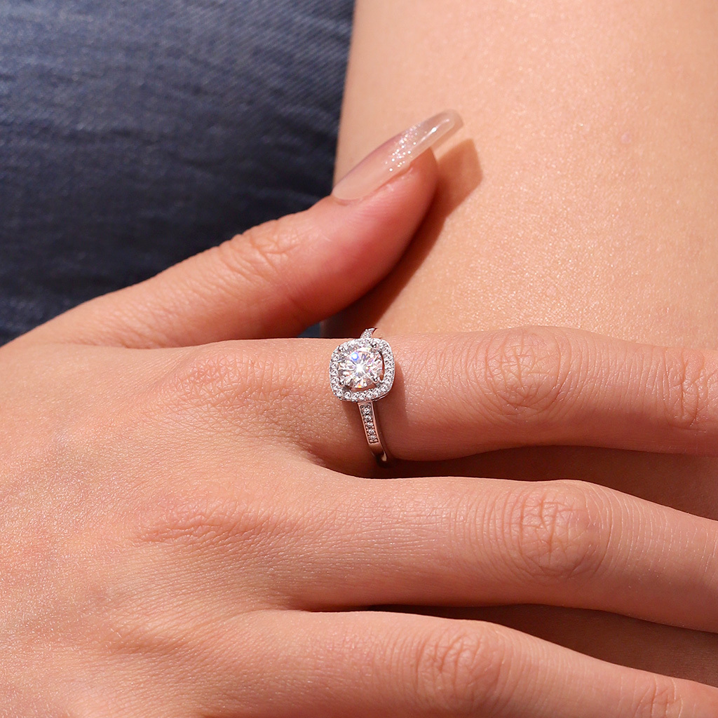 Classic Halo VVS Moissanite Engagement Ring image number 5