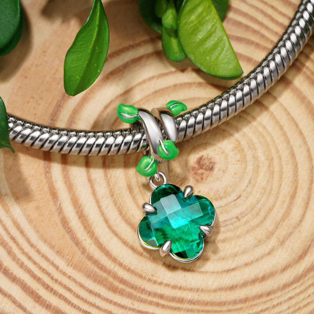 Four Leaf Clover Vine Charm image number 3