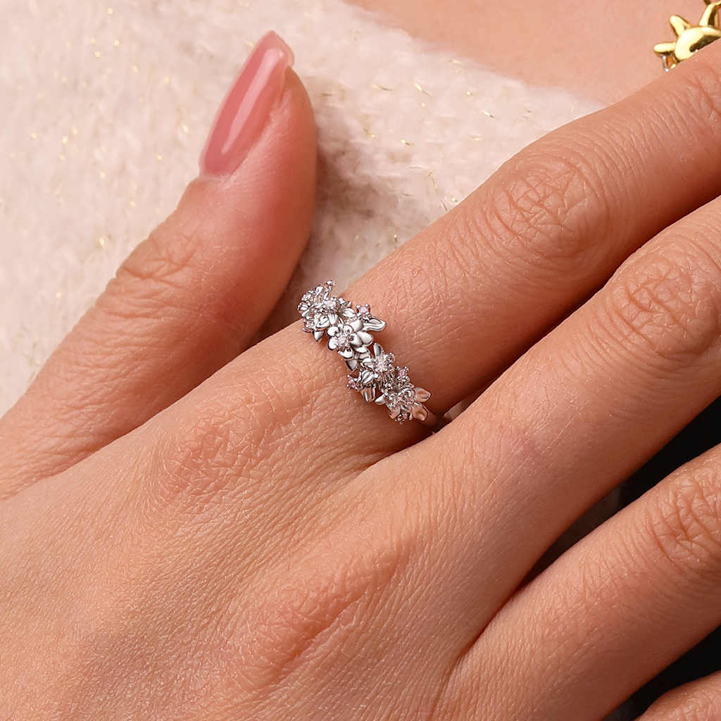 Delicate Flower Cluster Ring image number 4
