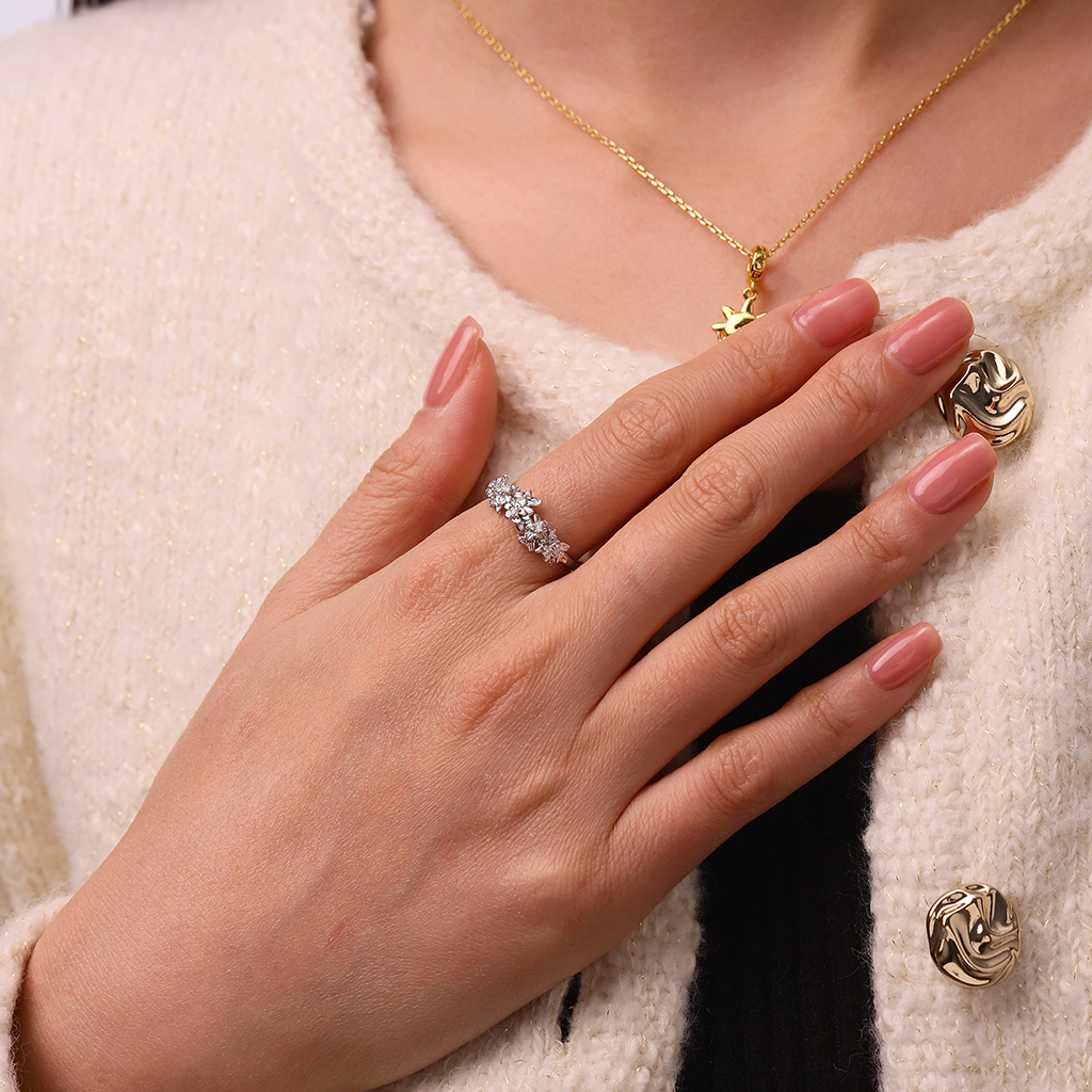 Delicate Flower Cluster Ring image number 3