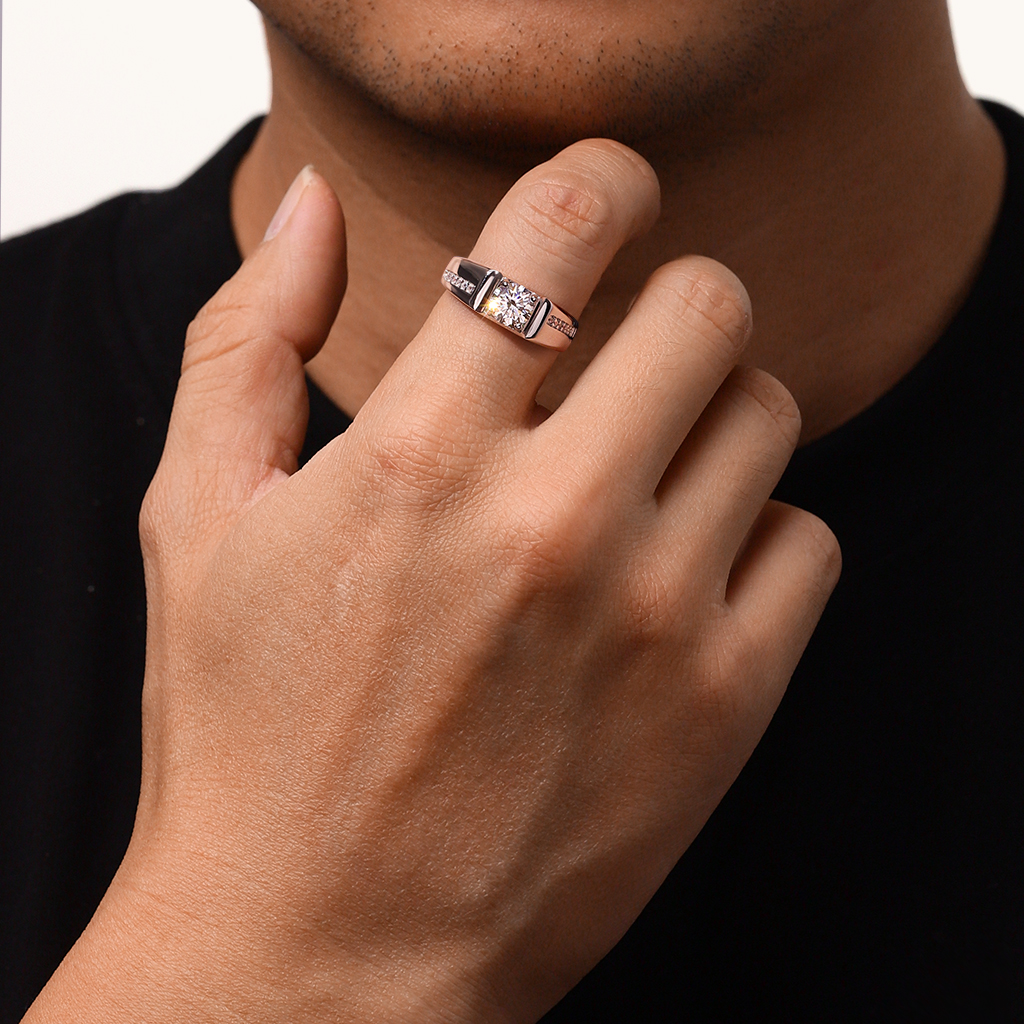 Luxury 1Ct Moissanite Men Wedding Ring image number 5