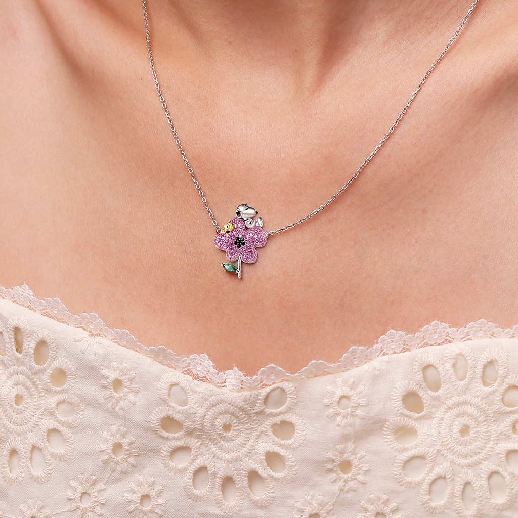 Snoopy Flower Diamond Necklace image number 6