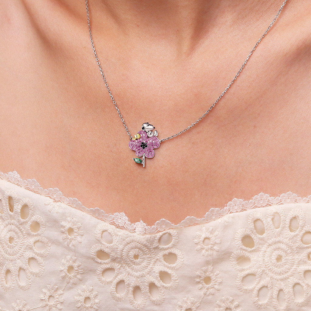 Snoopy Flower Diamond Necklace image number 6