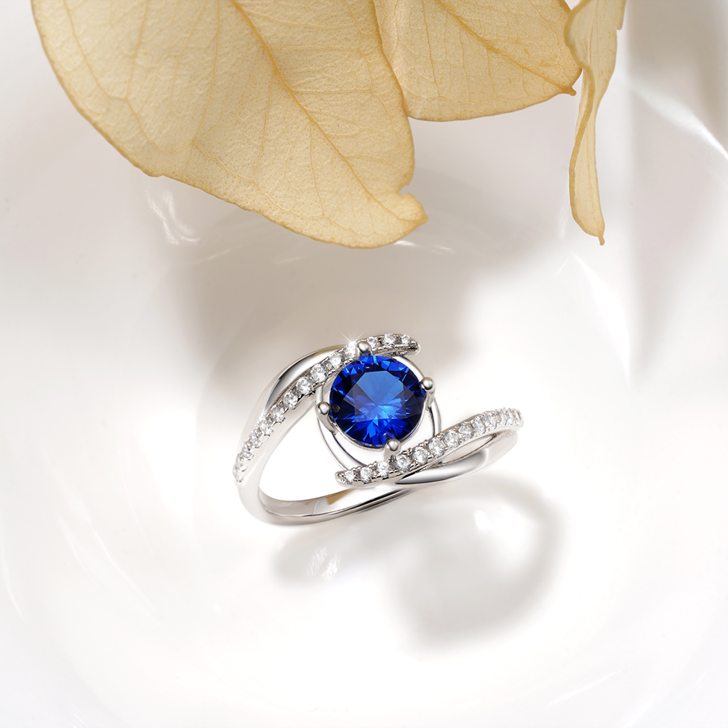 Vintage Blue Zircon Birthstone Ring image number 4