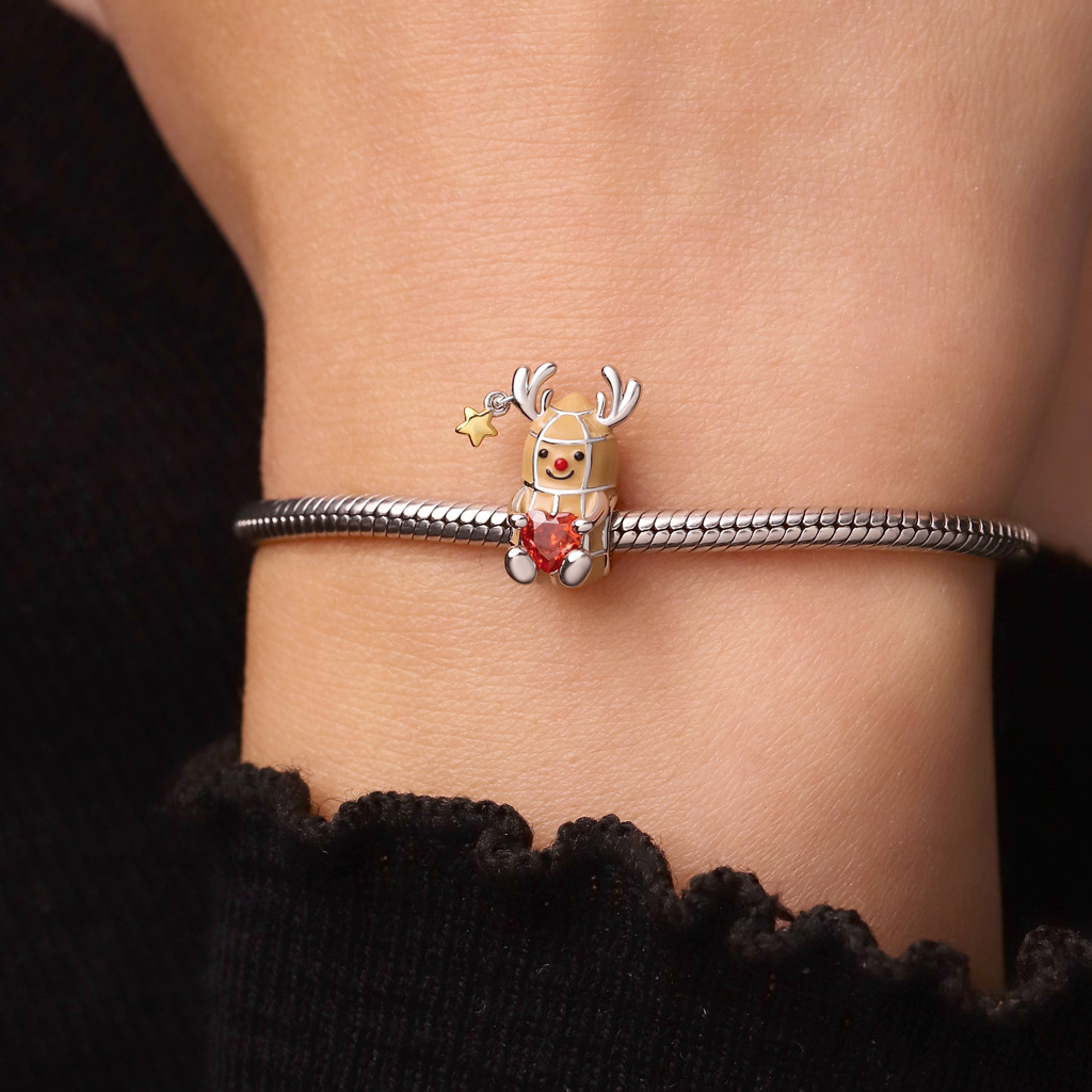 Peanut Reindeer Embraces Heart Charm image number 6