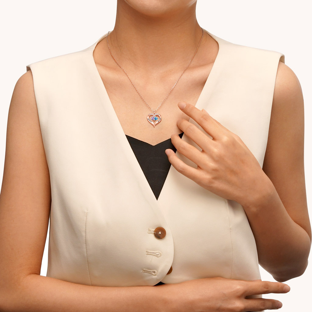 Simple Heart Necklace image number 5