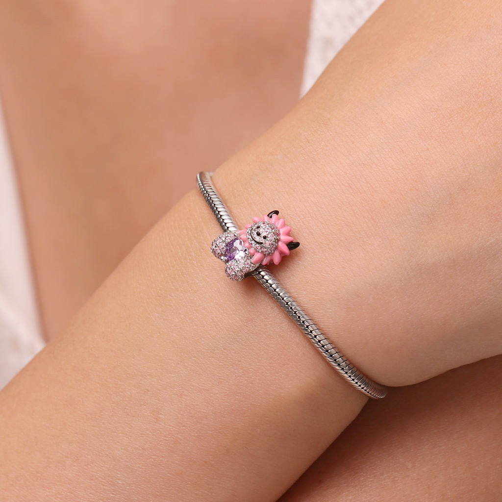 Lion Embraces Heart Charm image number 6