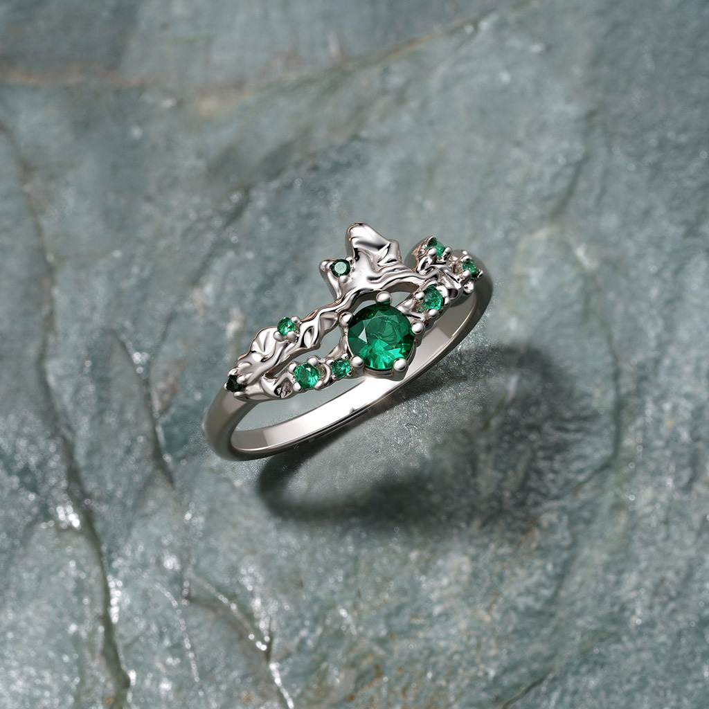 Elegant Moss Green Diamond Ring image number 2