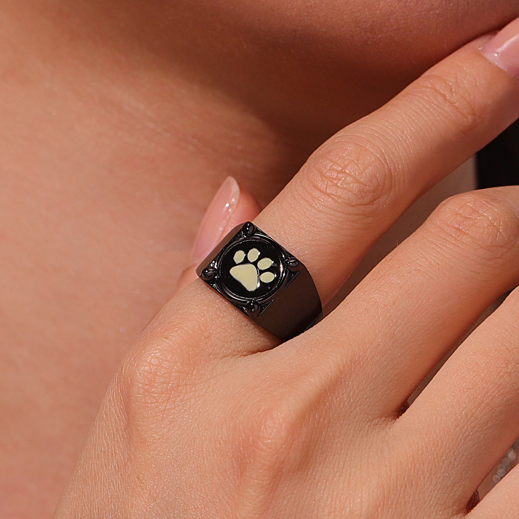 Cat Noir Glow-in-the-Dark Ring image number 5