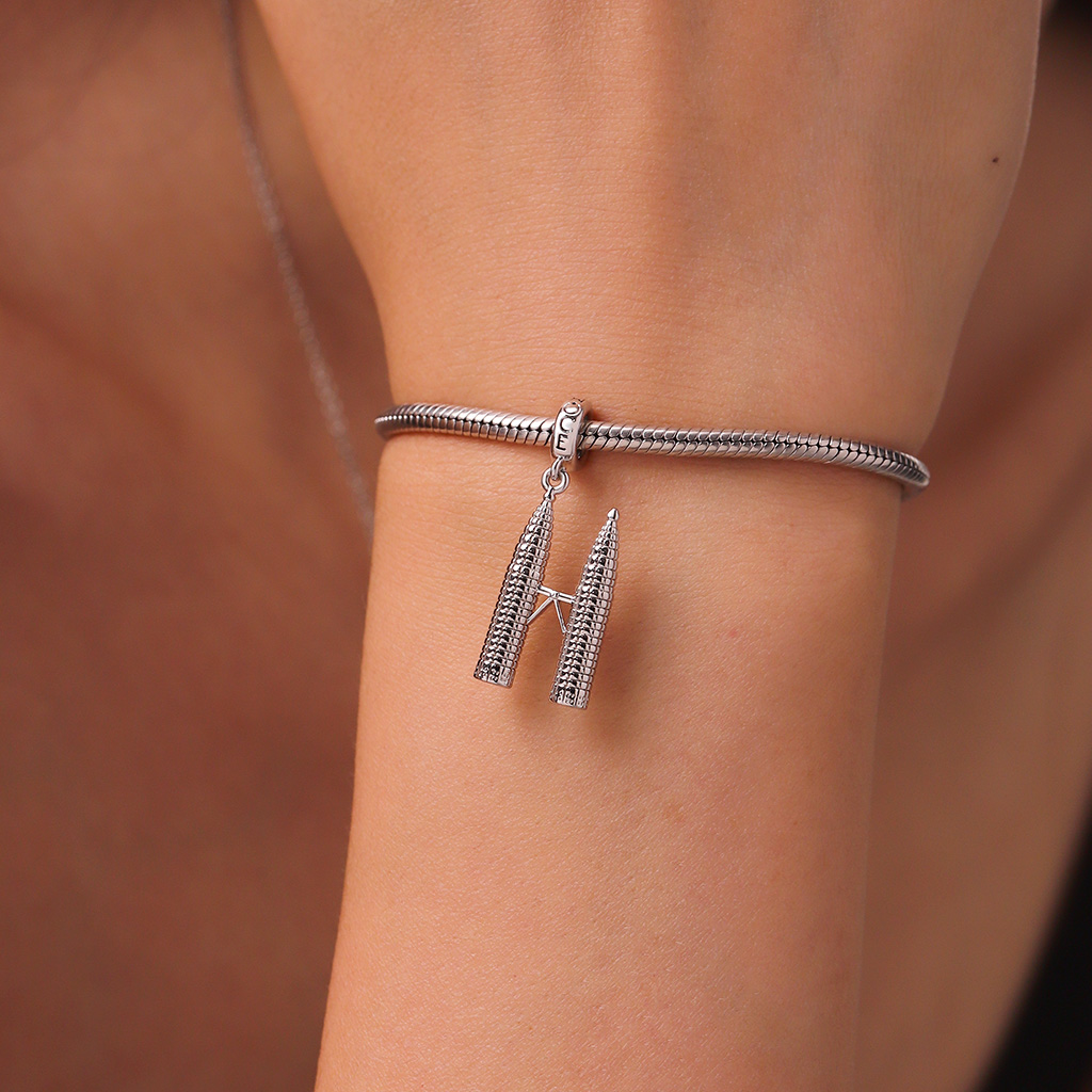 Petronas Twin Towers Pendant image number 5