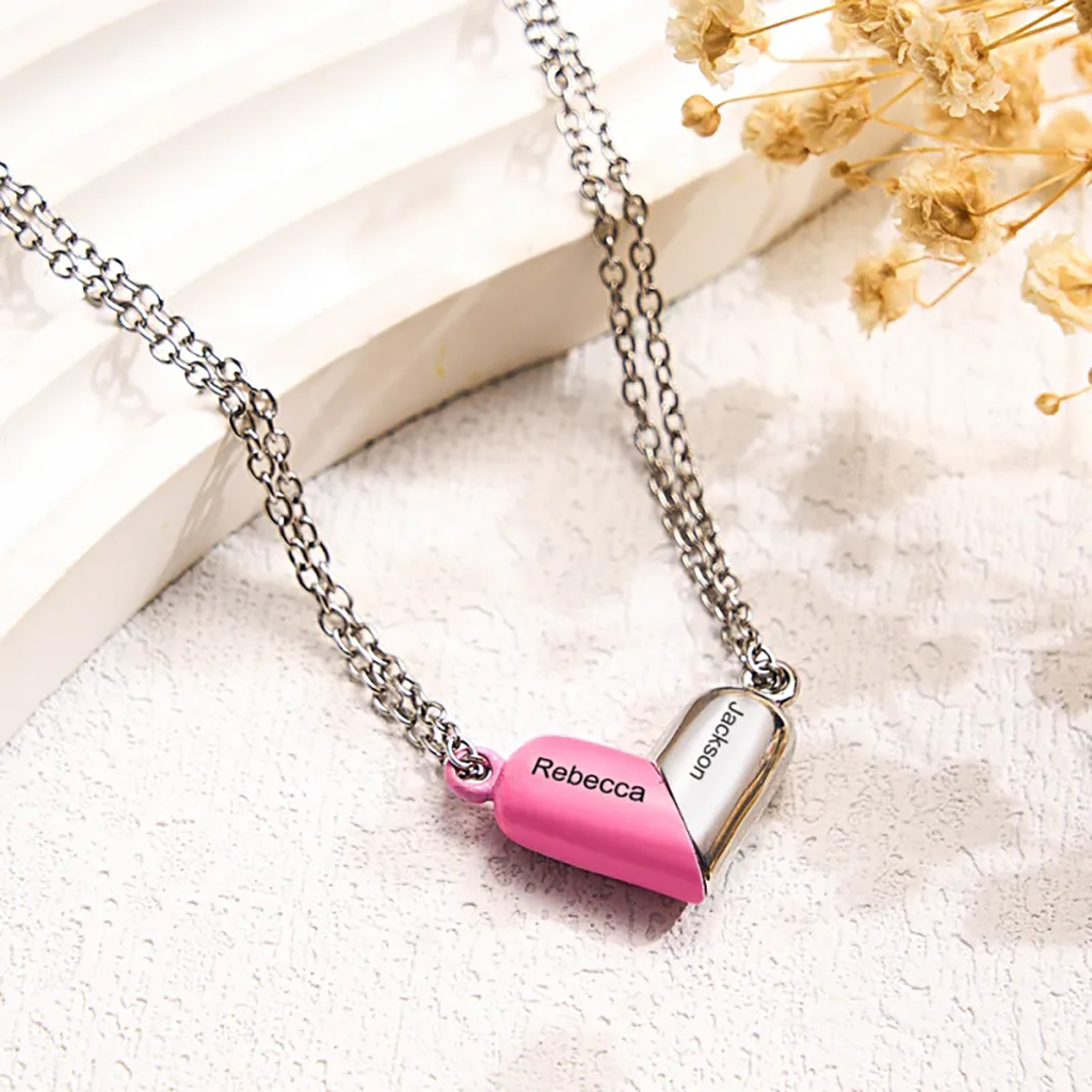 Engraving Couple Necklace image number 4