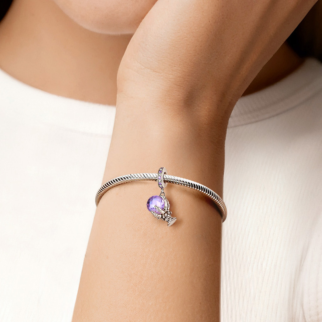 Crystal Skull Hand Pendant image number 1