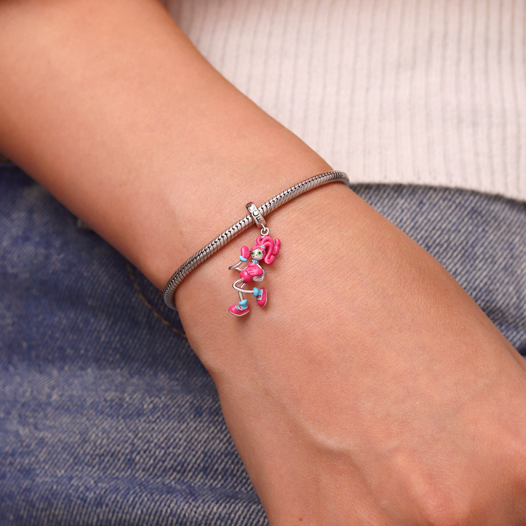 Mommy Long Legs Pendant image number 5