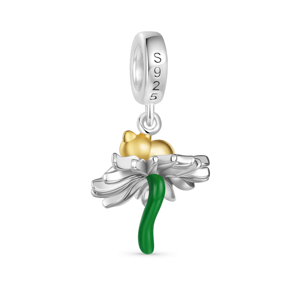 The Cat in Daisy Charm image number 4