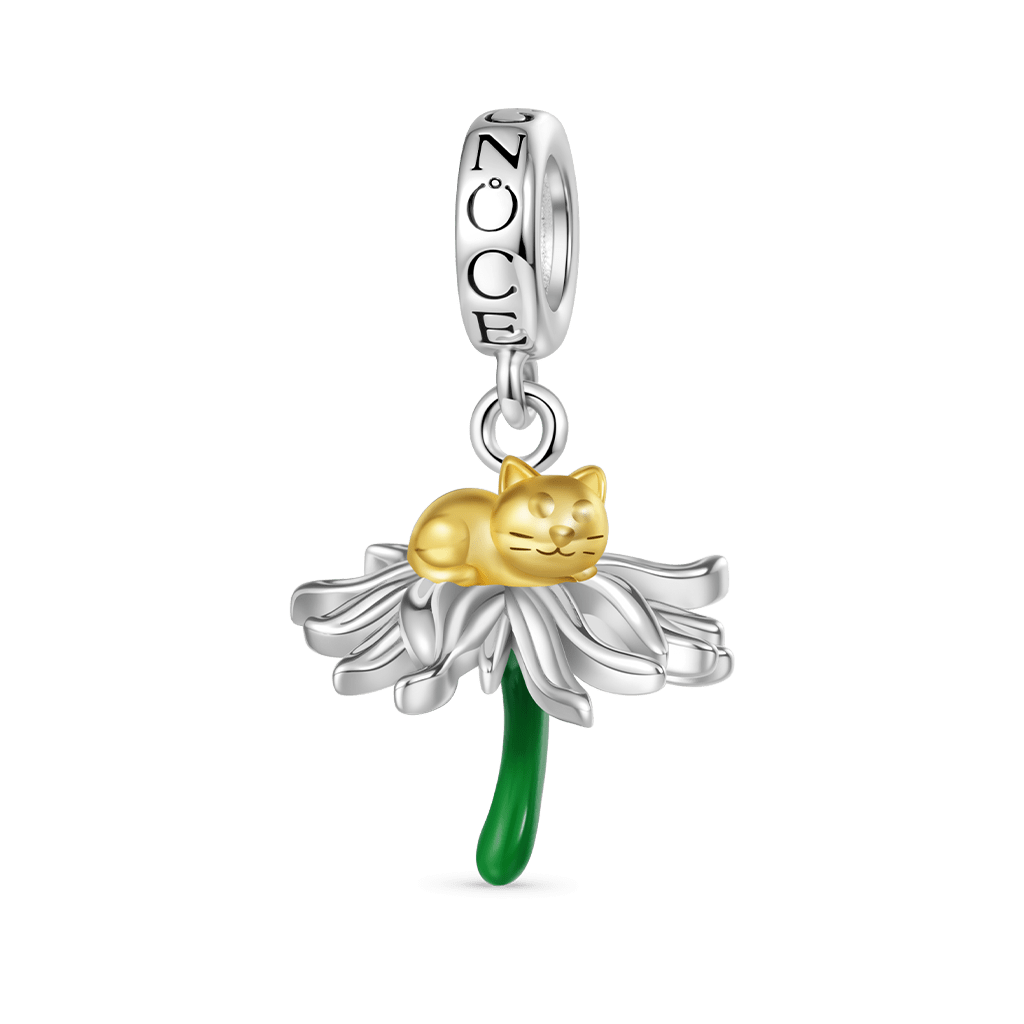 The Cat in Daisy Charm image number 0