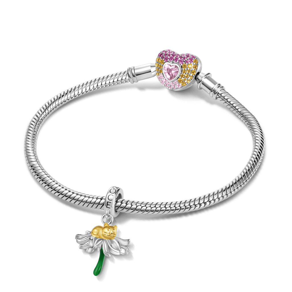 The Cat in Daisy Charm image number 2