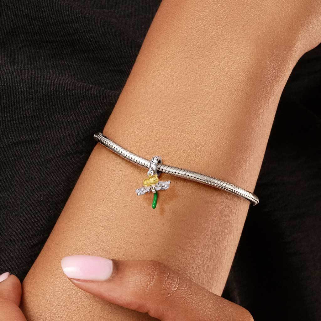 The Cat in Daisy Charm image number 3