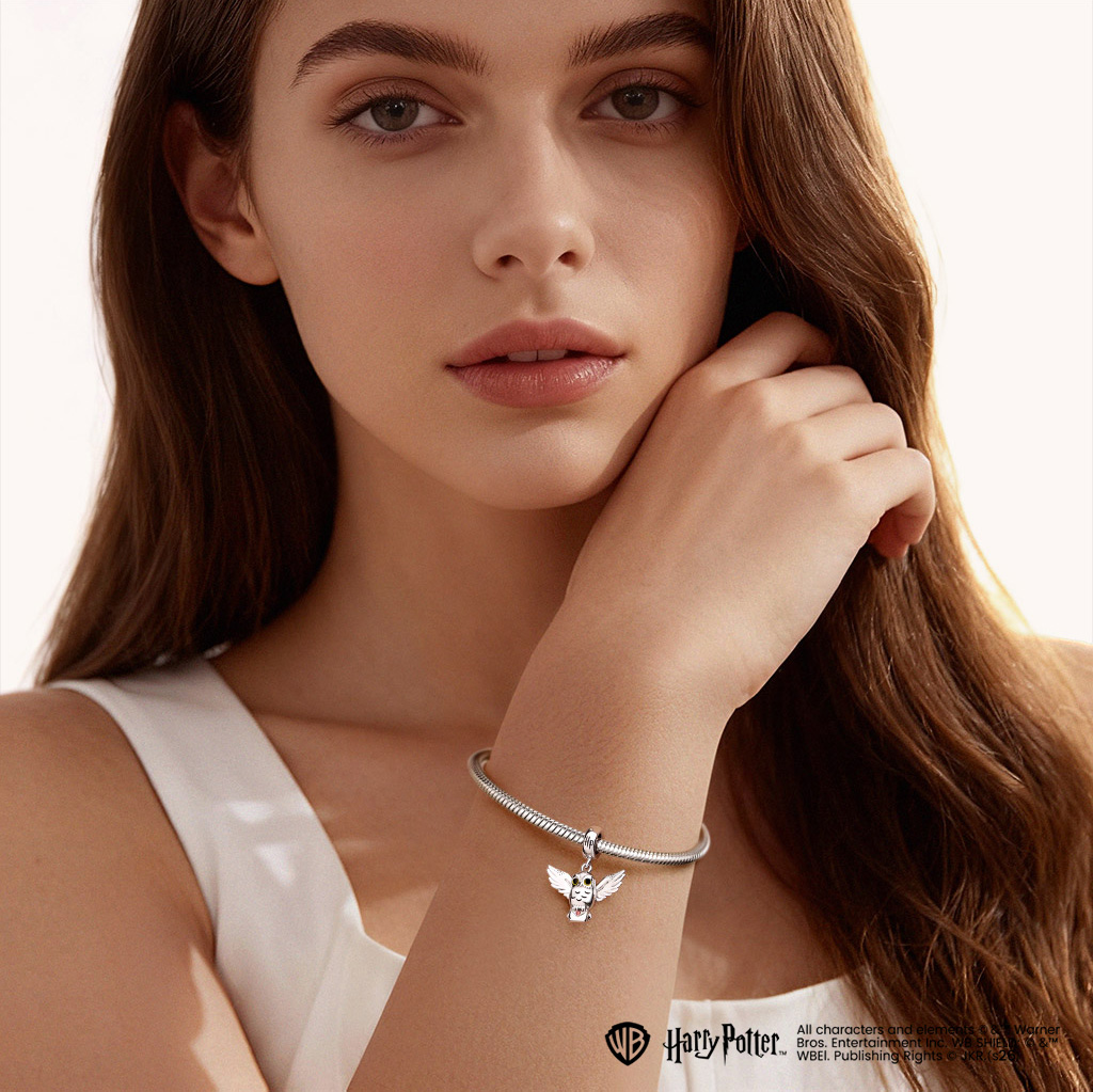 Hedwig Snow Owl Pendant image number 4