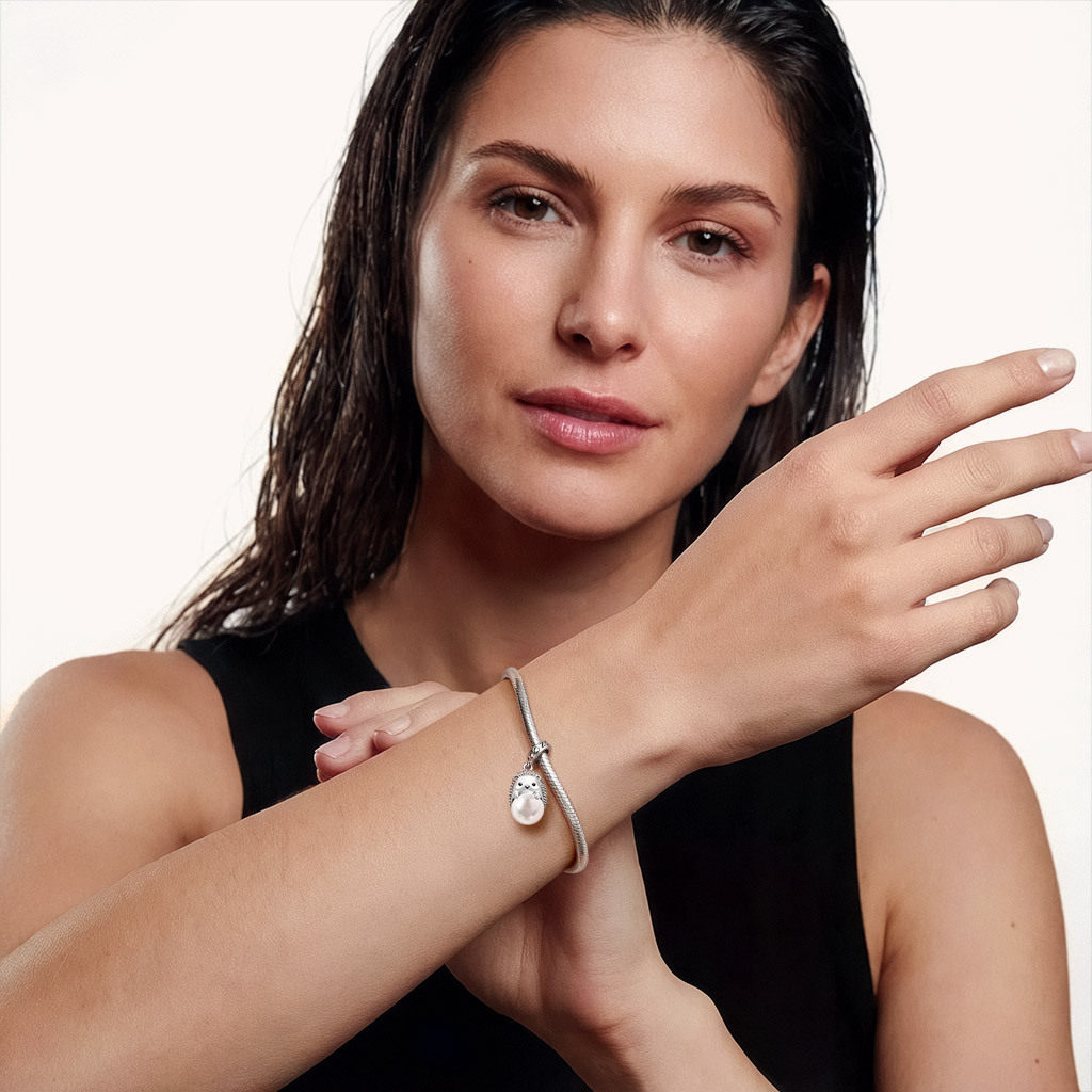 Hedgehog with Pearl Pendant image number 3