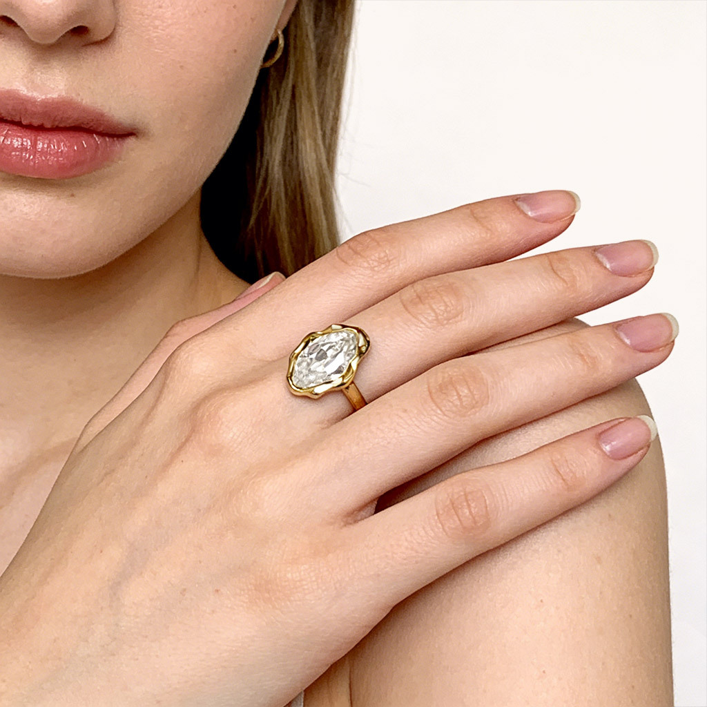 Oval Cut Engagement Ring image number 2