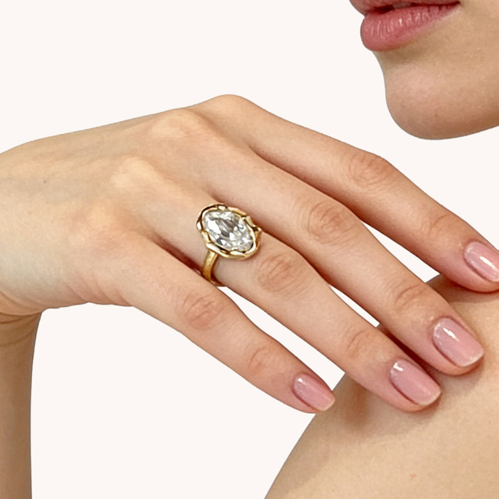 Oval Cut Engagement Ring image number 1