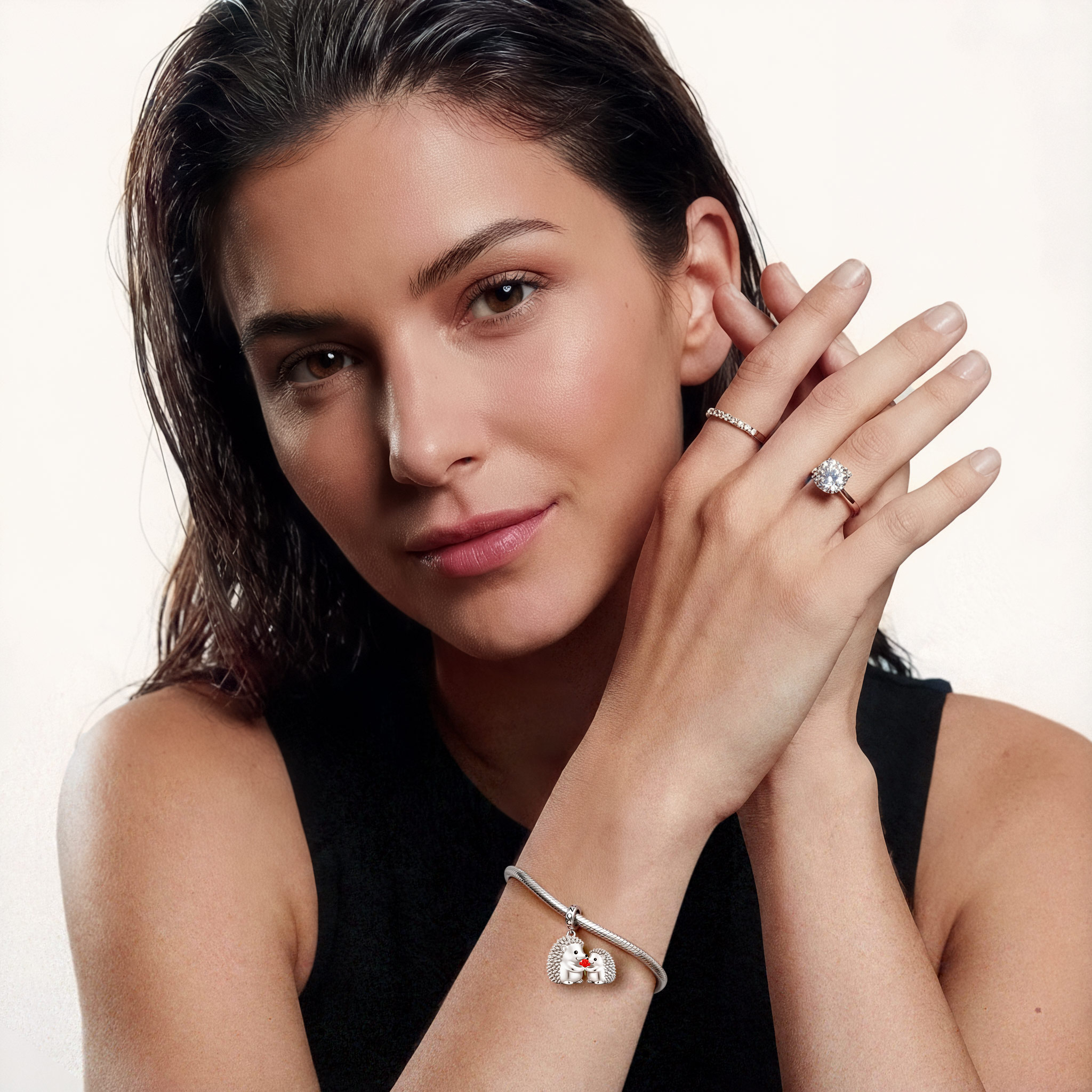 Hedgehog Mother & Child Pendant image number 3