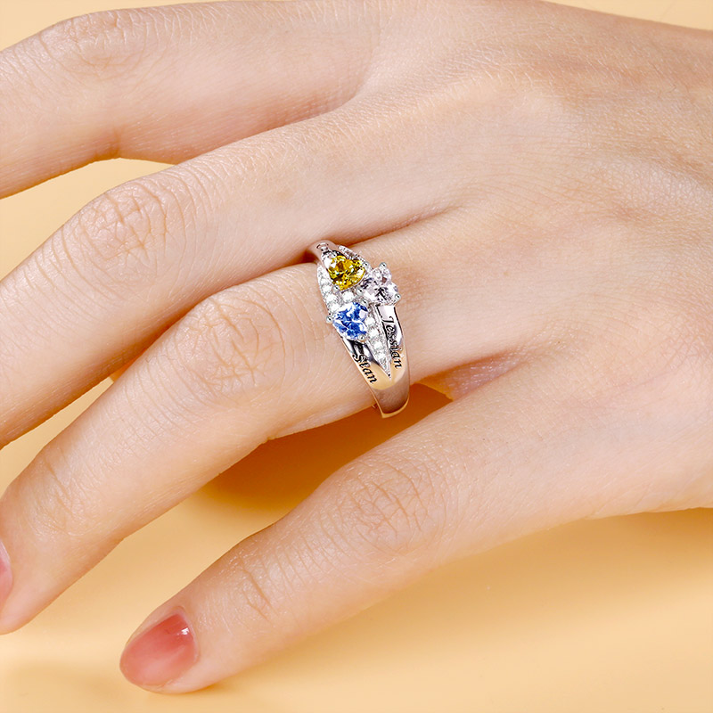 Heart Cluster Engraved Ring image number 3