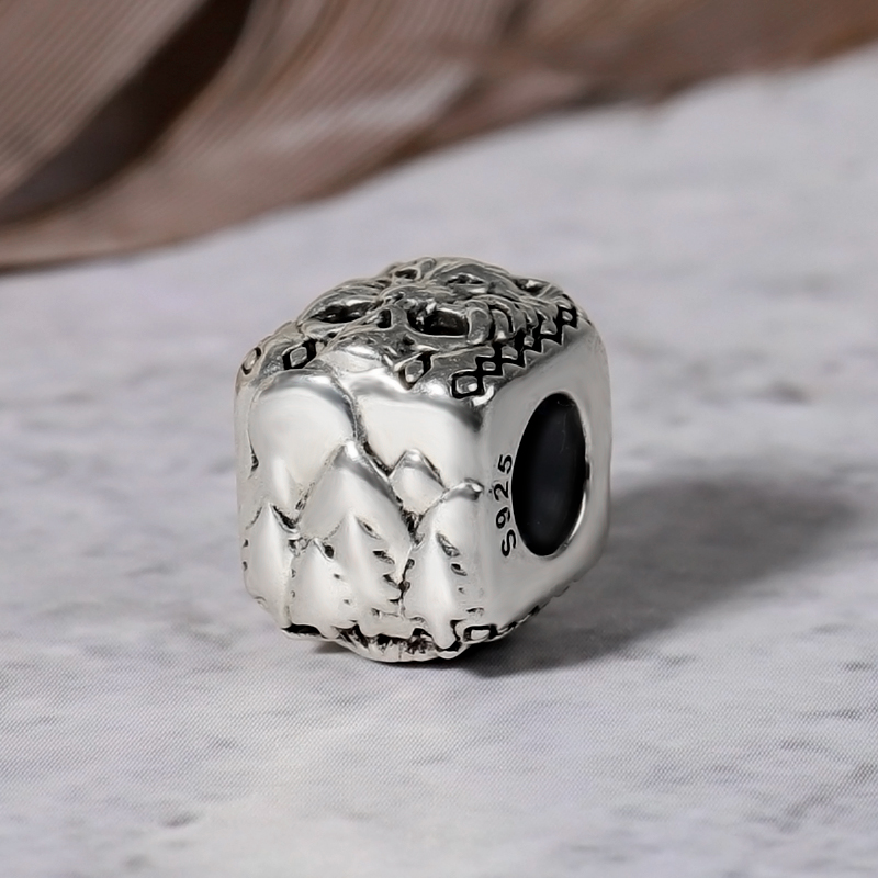 Wolf Skull Charm Bracelet image number 2