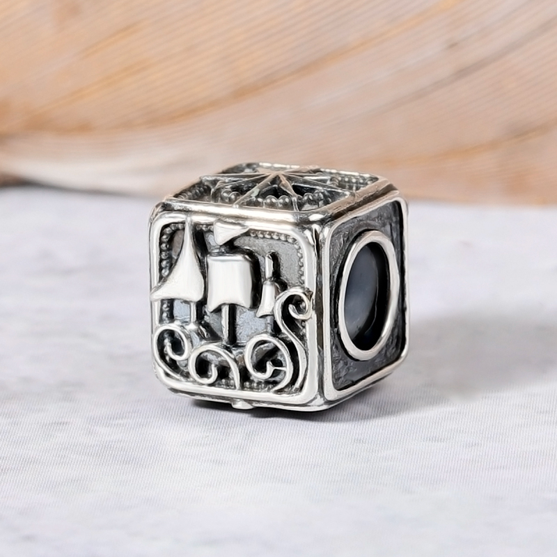 Crusu Charm Bracelet image number 3